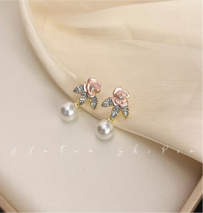 Elegant Faux Pearl Stud Earrings with Floral Design – Perfect for Daily Glamour or a Thoughtful Holiday Gift