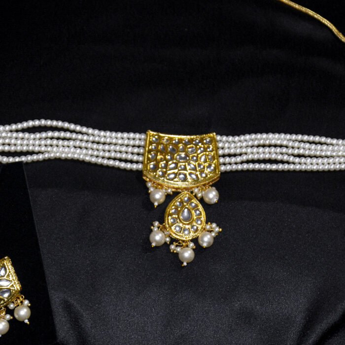Gold plated jadau kundan choker with pearls - Image 1