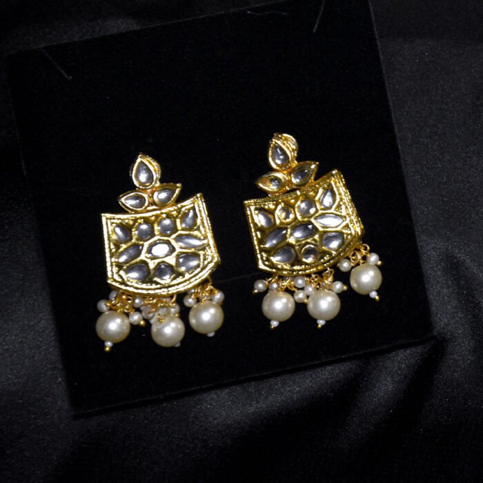 Gold plated jadau kundan choker with pearls - Image 2