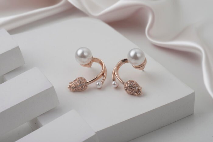 Rose Gold Pearl Tulip earring - Image 1